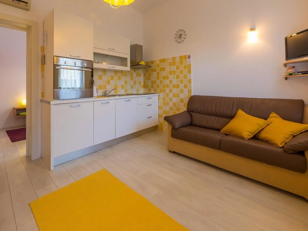 Apartments Franco Selce 0*,